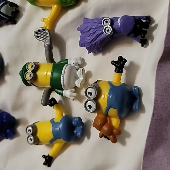 Set of 30 Minions (small) Figurines - Picture 3 of 17